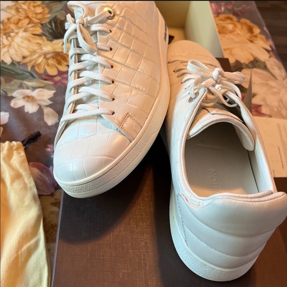 Louis Vuitton sneaks - Picture 3 of 6